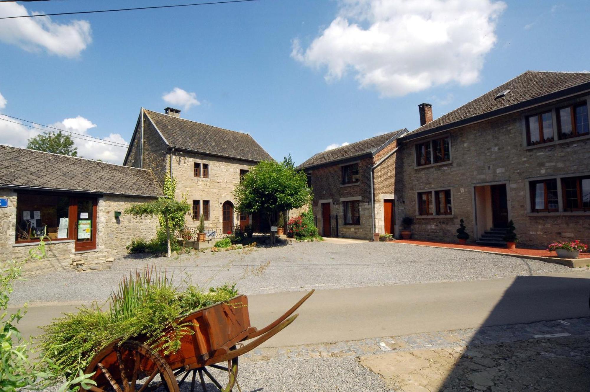 Hotel/Restaurant A La Ferme Ferrieres Luaran gambar