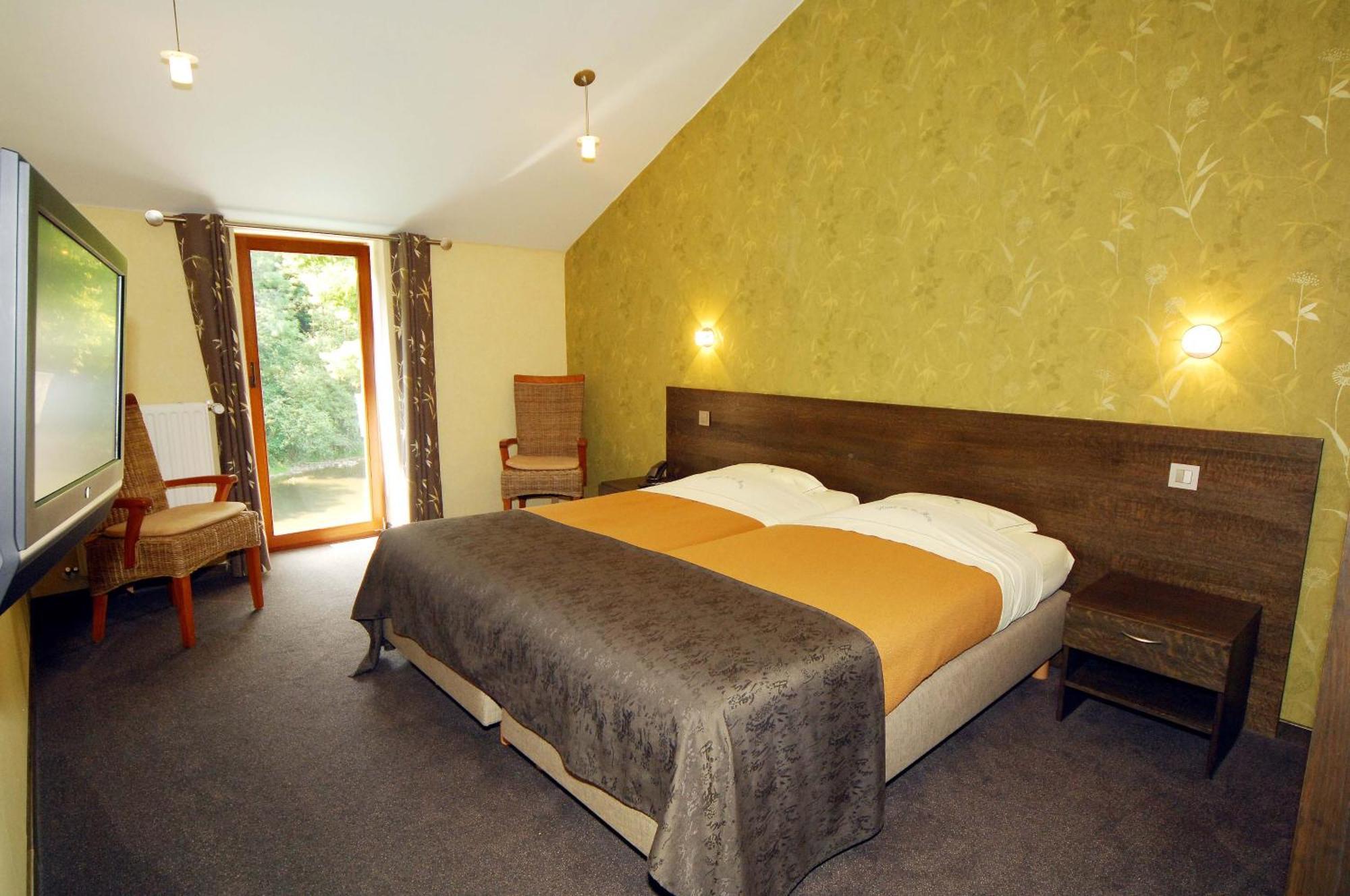 Hotel/Restaurant A La Ferme Ferrieres Luaran gambar